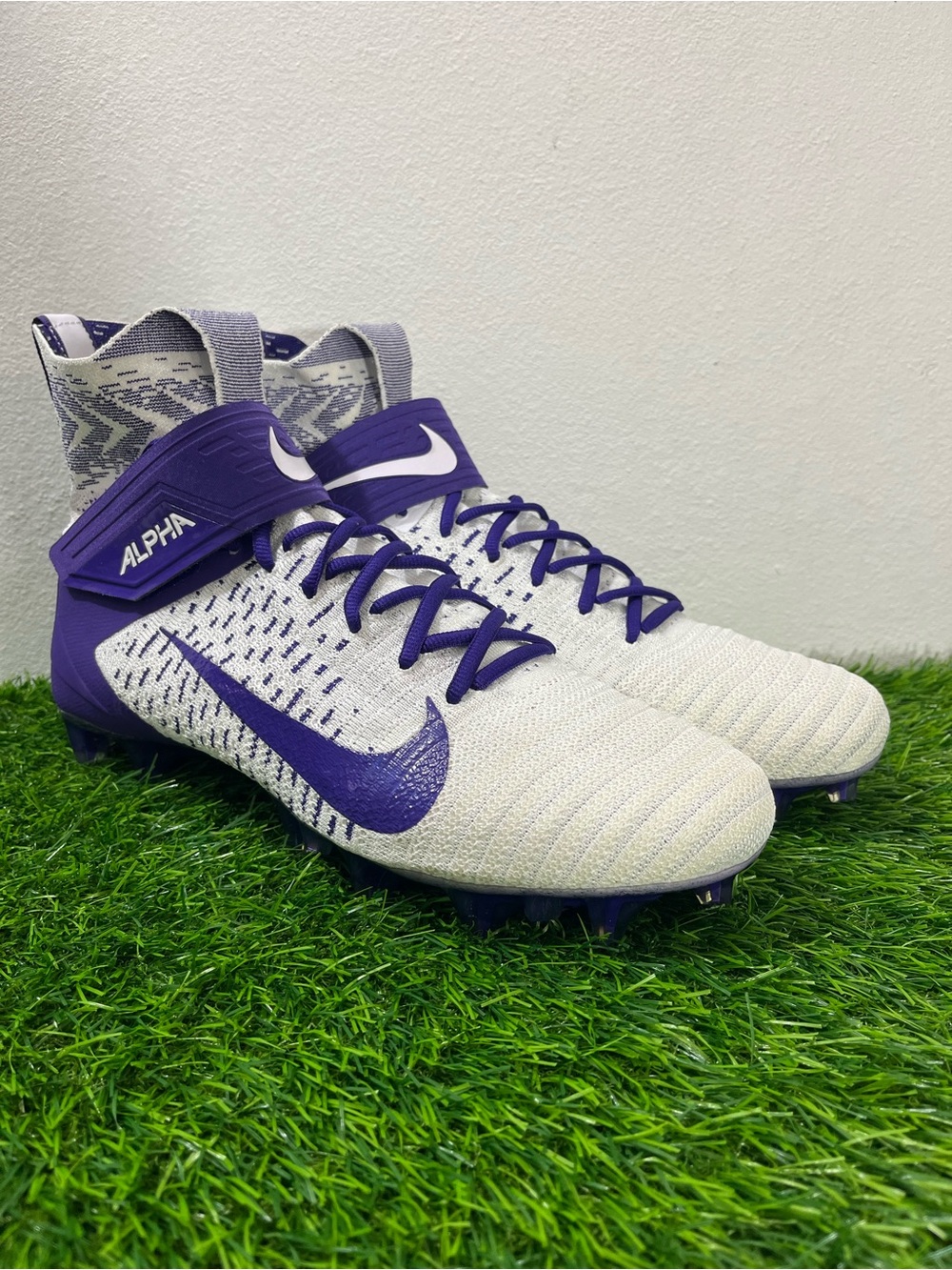 Nike Alpha Menace Elite 2 Flyknit Mens Size 13 Football Cleats BV2077-100 Purple